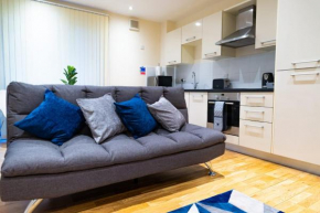 2bed Central balcony apartment -free WiFi & Parking-